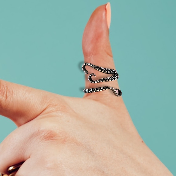 925 Silver Antiqued Carpal Knobs on Kraken Octopus Tentacle Bypass ring … - Picture 4 of 7